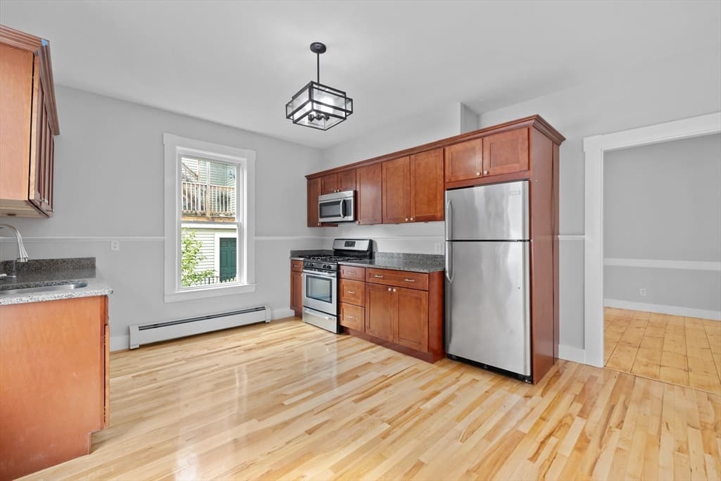24 Village St # 1, Marblehead MA 01945 photo 3