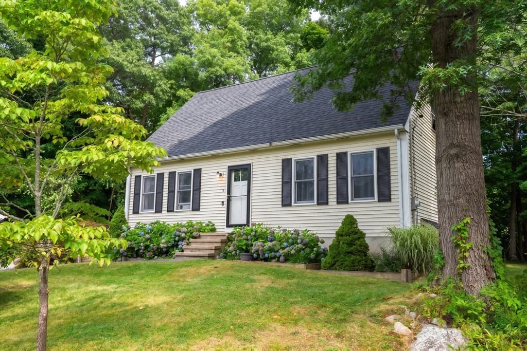 15 Thatcher Sq, Brockton MA 02302
