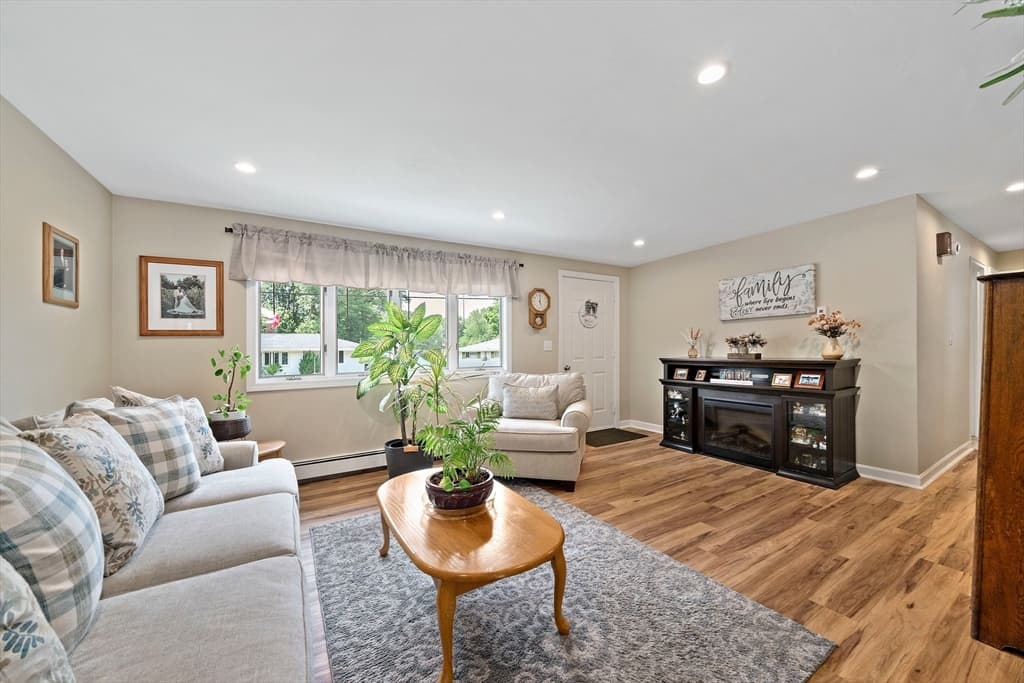 35 Arnold St, Holbrook MA 02343 photo 9