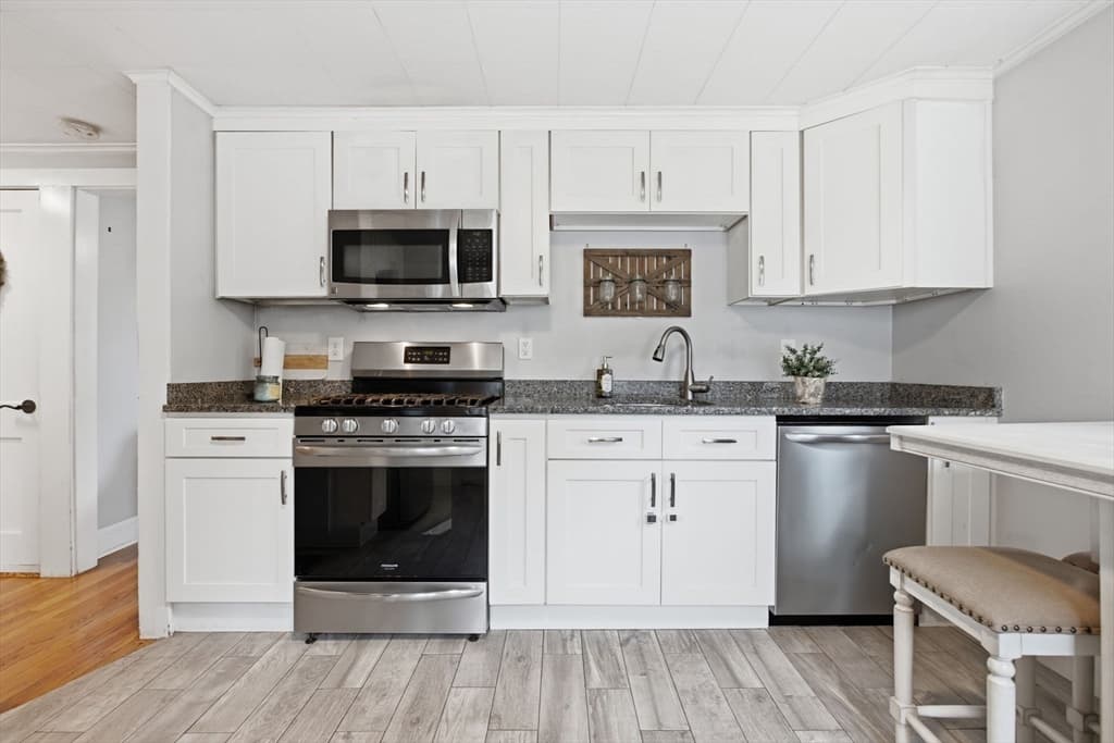 114 Clinton Rd, Weymouth MA 02189 photo 5