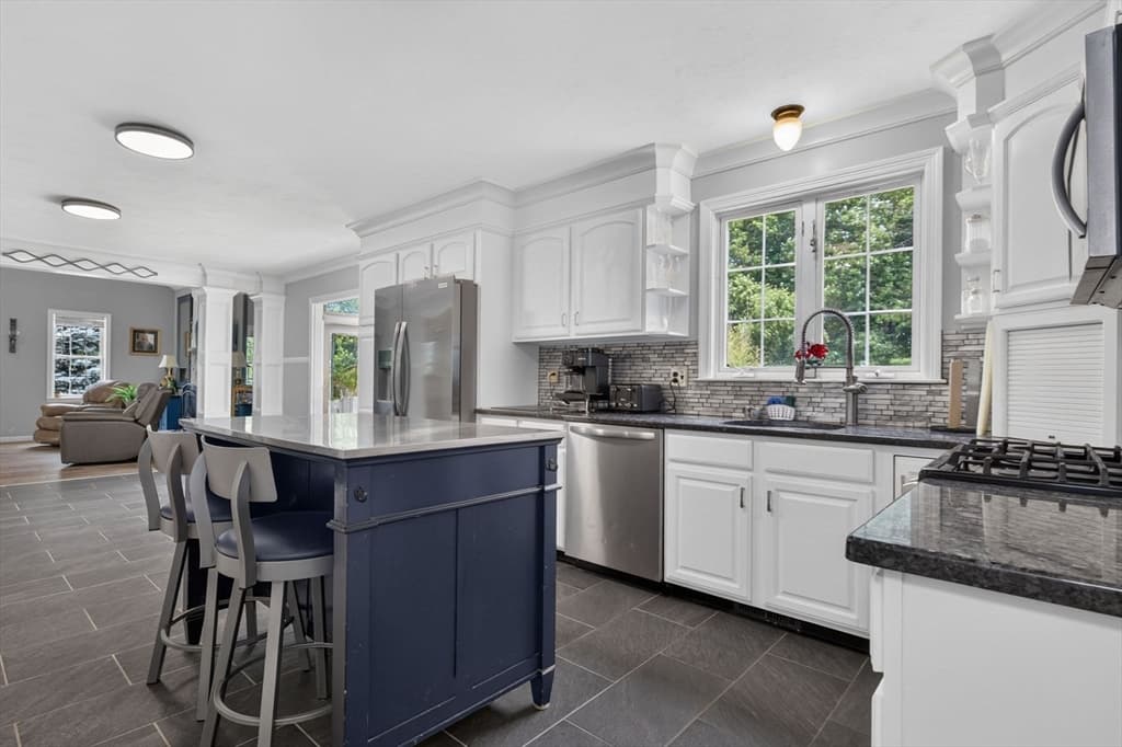 Single Family Residence at 4 Kybren Cir, Mansfield MA 02048, Mansfield, photo 6 of 42