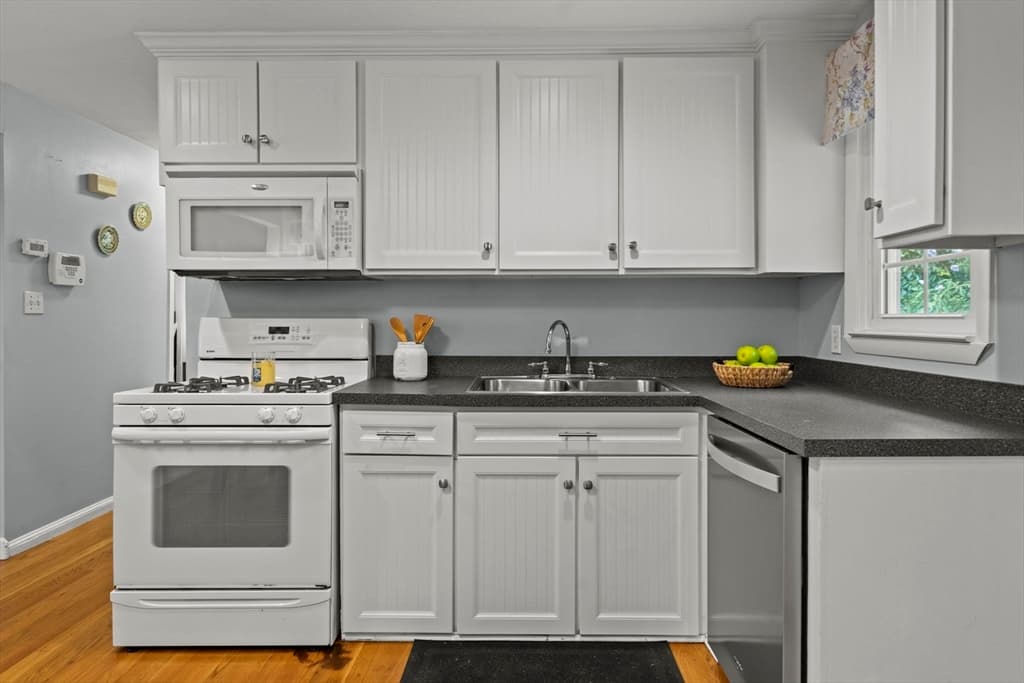 134 Marshall Ave, Lowell MA 01851 photo 5