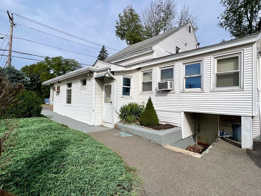 617 Main St, Leominster MA 01453 photo 3
