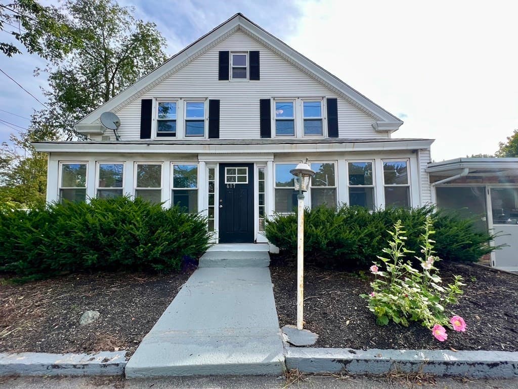 617 Main St, Leominster MA 01453
