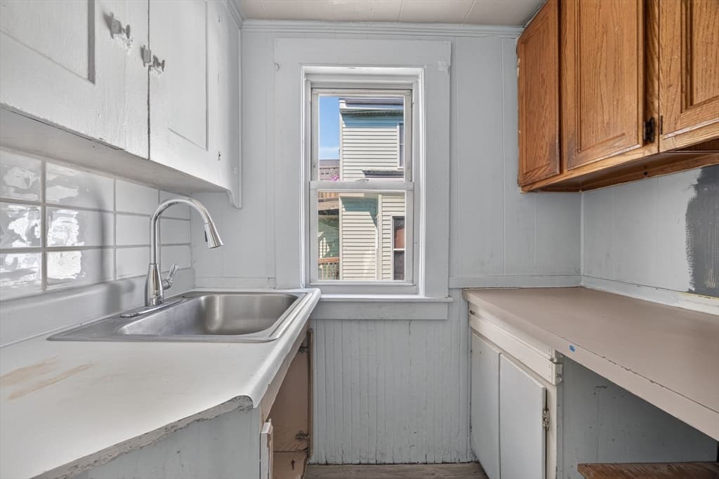 37 Fourth St, Lowell MA 01850 photo 21