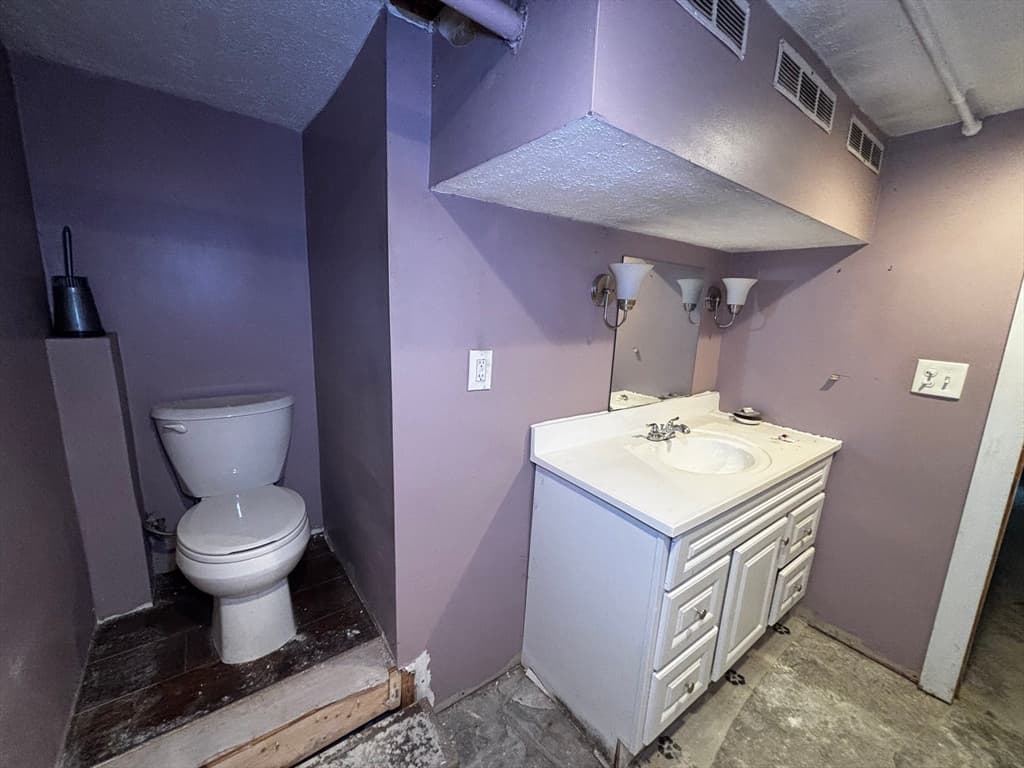 109 Kingsley St, Springfield MA 01104 photo 24