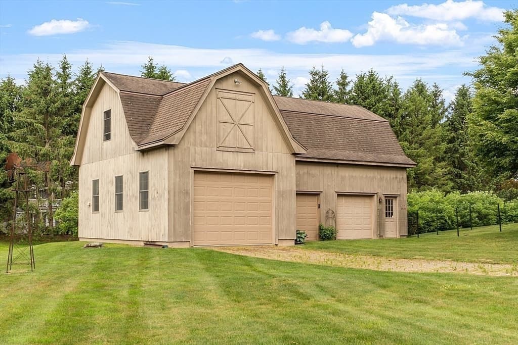 Single Family Residence at 4 Crestview Drive, Deerfield MA 01373, Deerfield, photo 9 of 42