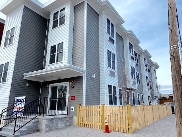 208-208A Neponset Valley Pkwy, Boston MA 02136