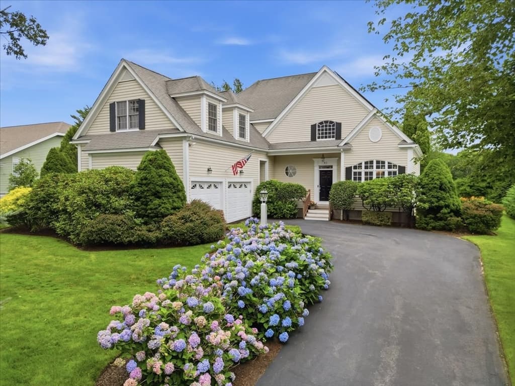 43 White Cliffs Drive, Plymouth MA 02360