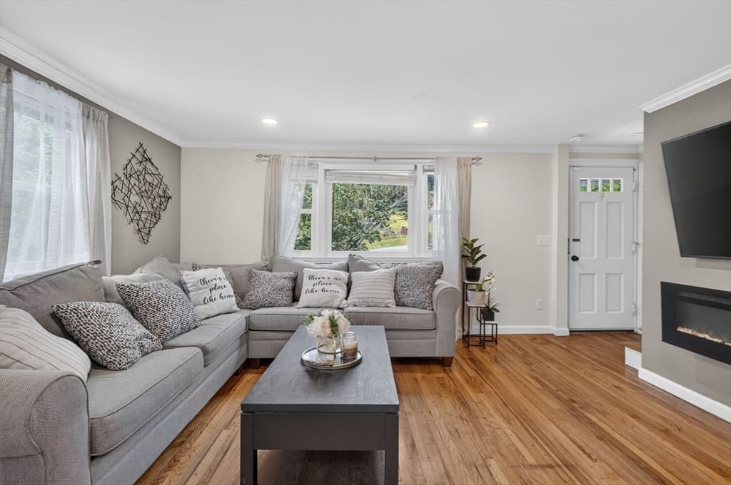 193 Pond St, Randolph MA 02368 photo 3