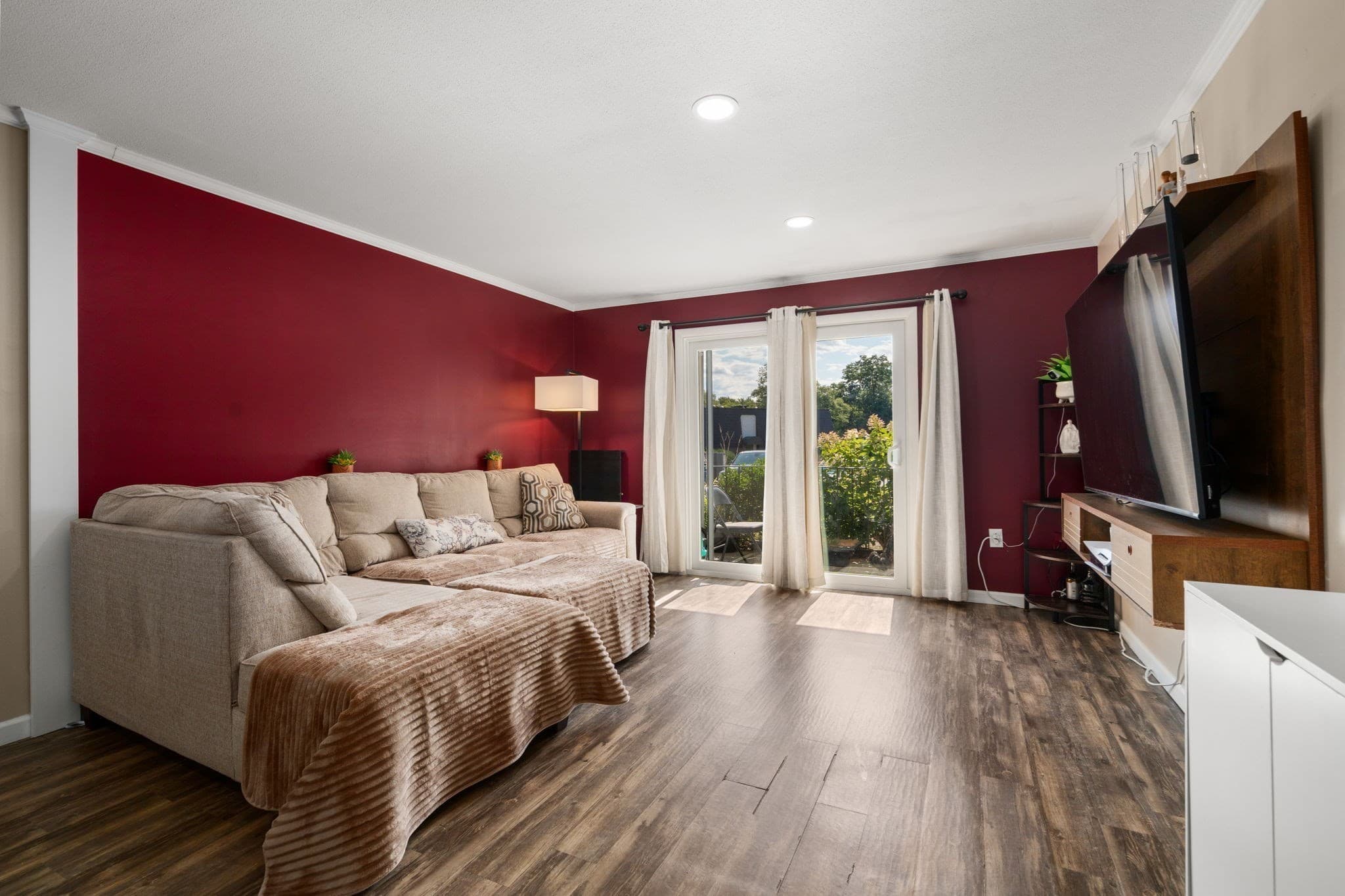 Condominium at 12 Shadowbrook Ln # 3, Milford MA 01757, Milford, photo 3 of 29
