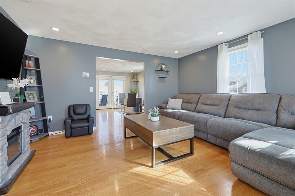 10 Bryan Dr, Taunton MA 02780 photo 2