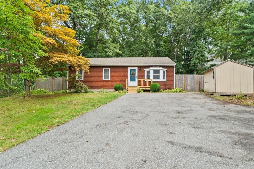 7 Riverview Dr, Middleton MA 01949 photo 2