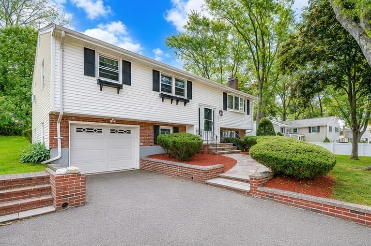 11 Coweeset Dr, Brockton MA 02301