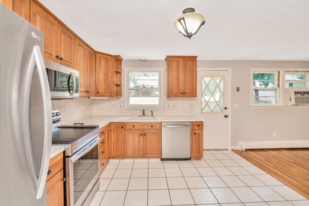 11 Coweeset Dr, Brockton MA 02301 photo 9