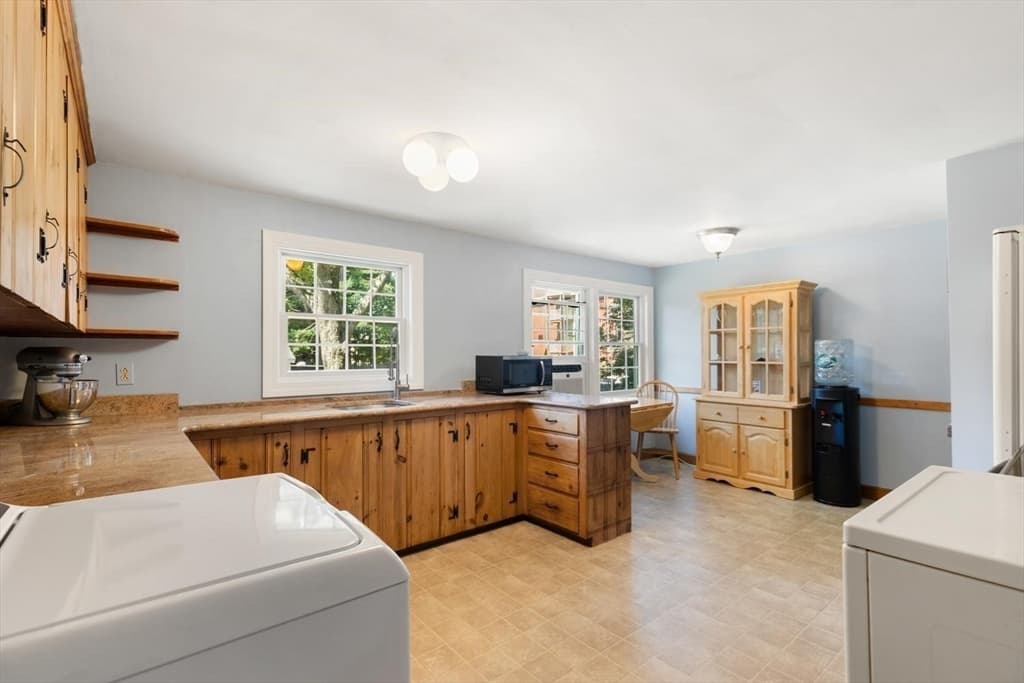 34 Heather St, Beverly MA 01915 photo 3
