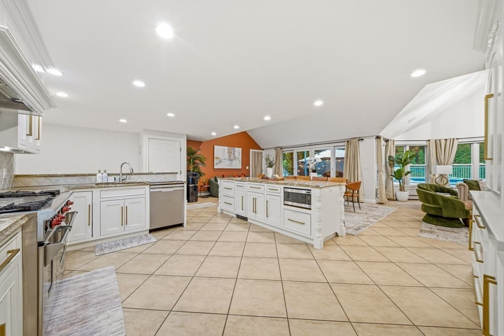 21 Monisa Kay Dr, Plymouth MA 02360 photo 9
