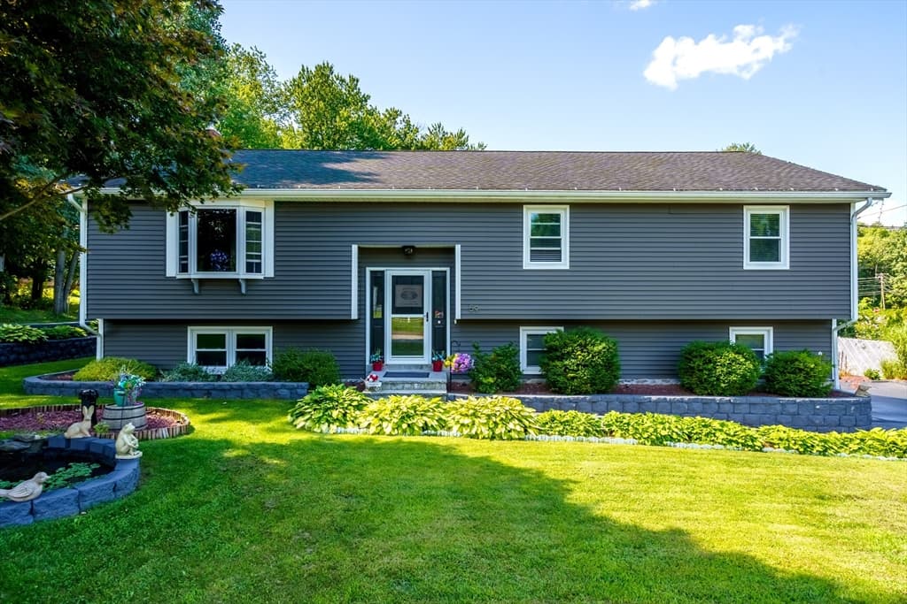 59 Hudson St, Leominster MA 01453 photo 2