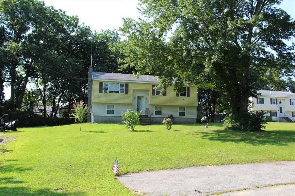 3 Howard George Ct, Salisbury MA 01952