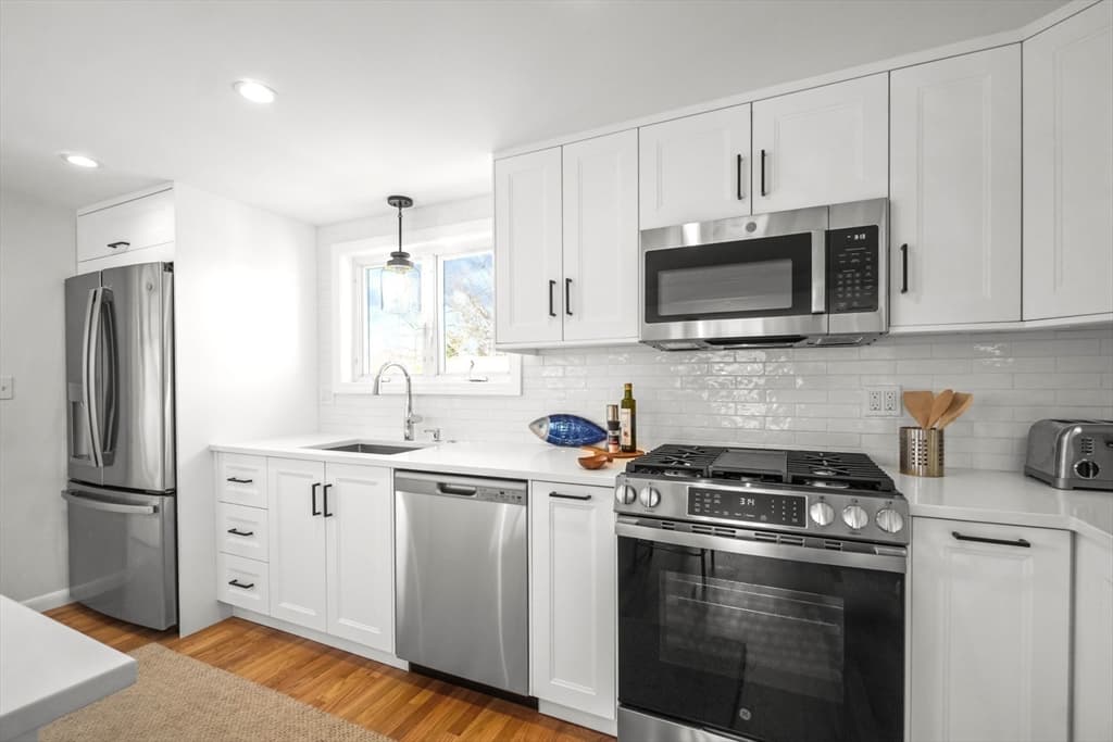 67 Montgomery Rd, Swansea MA 02777 photo 12