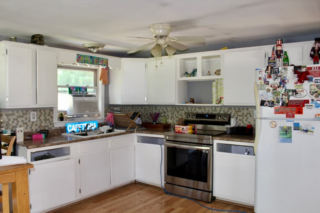 8 Howard George Ct, Salisbury MA 01952 photo 2