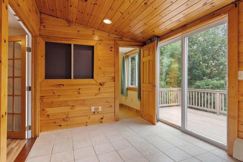 9 Lake Dr E, Westminster MA 01473 photo 17