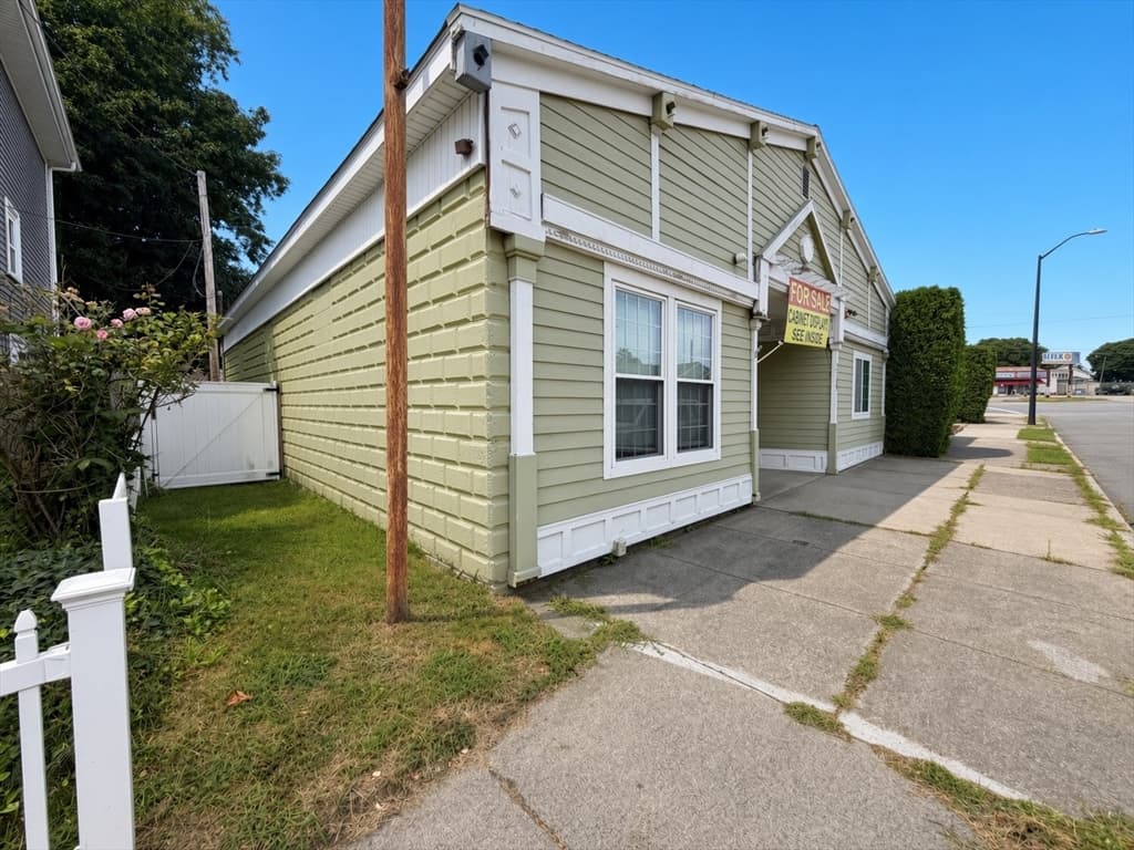 2307 Acushnet Avenue, New Bedford MA 02745 photo 2