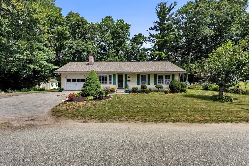72 Powers Rd, Holden MA 01520