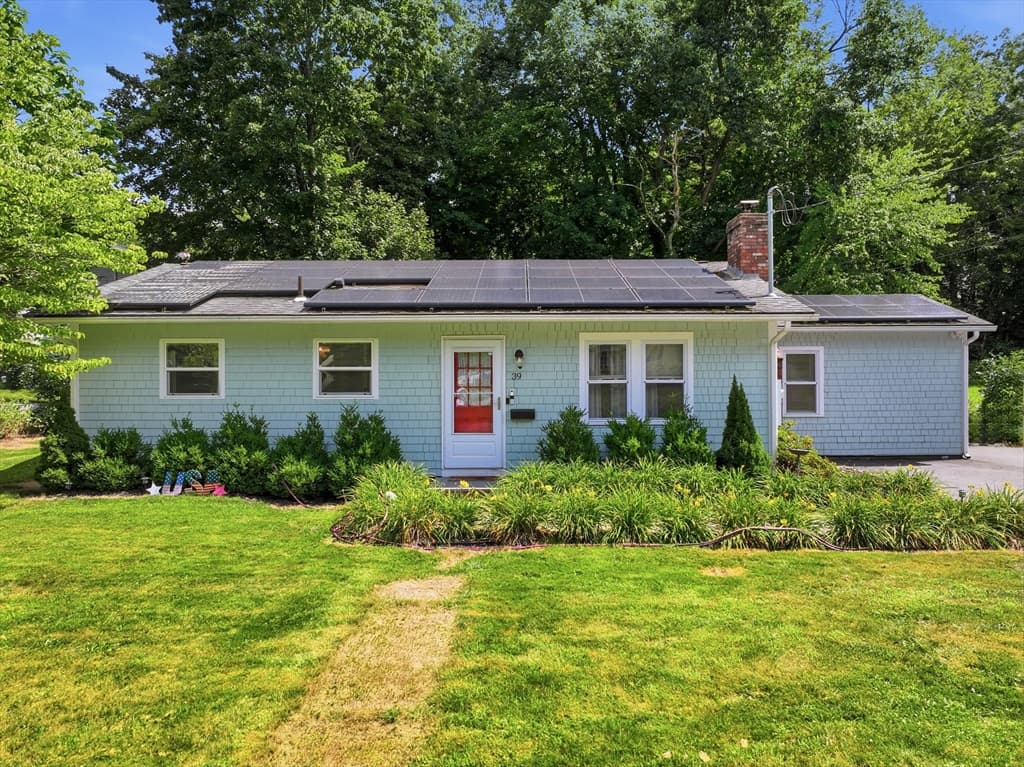 39 Riley Rd, Northborough MA 01532