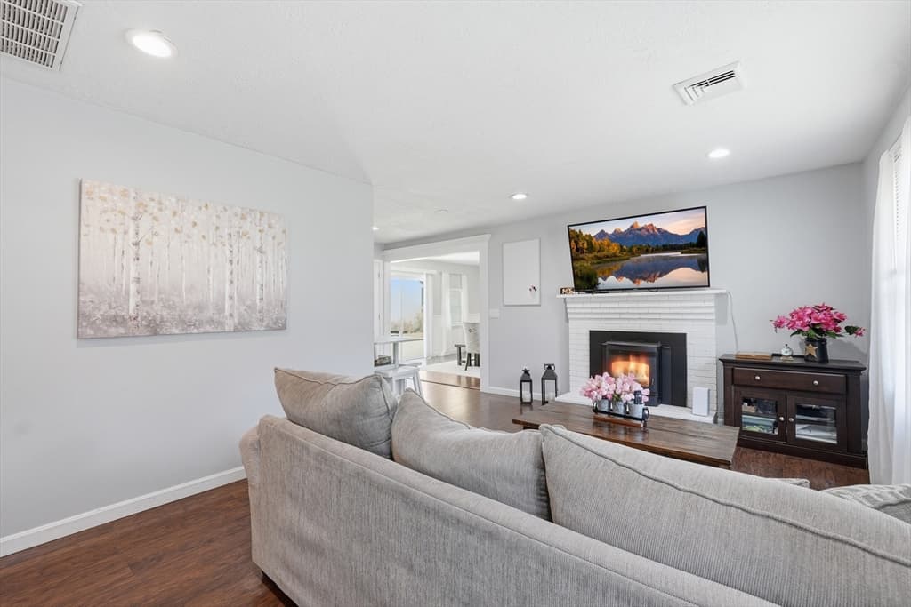 39 Riley Rd, Northborough MA 01532 photo 4