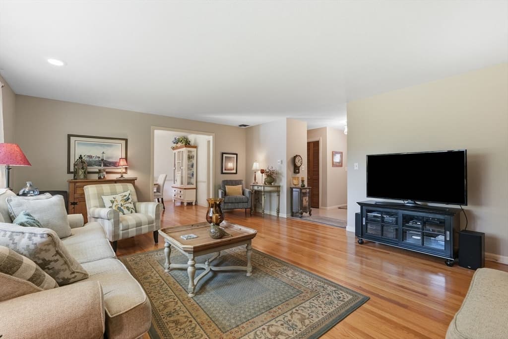 22 Williston Dr, Longmeadow MA 01106 photo 7