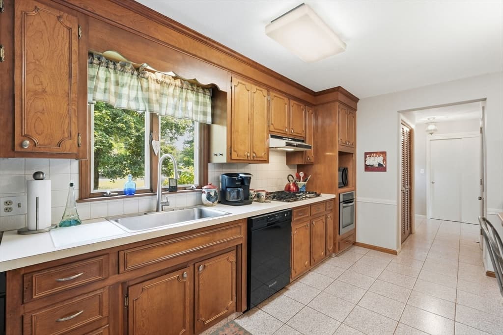 22 Williston Dr, Longmeadow MA 01106 photo 14