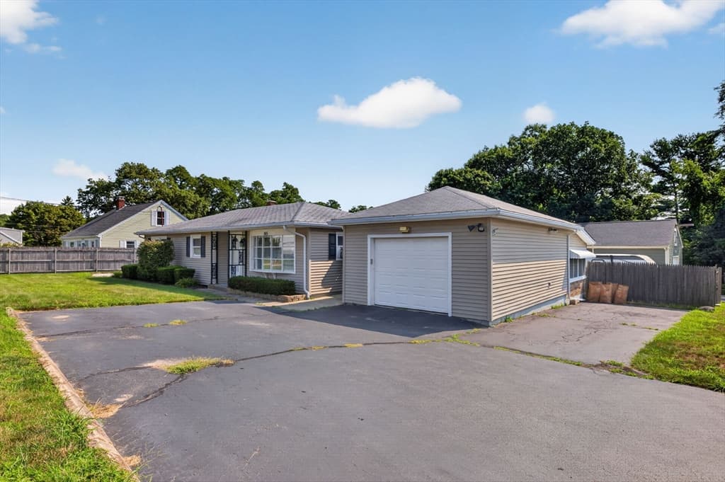 165 Swansom Rd, Swansea MA 02777 photo 3
