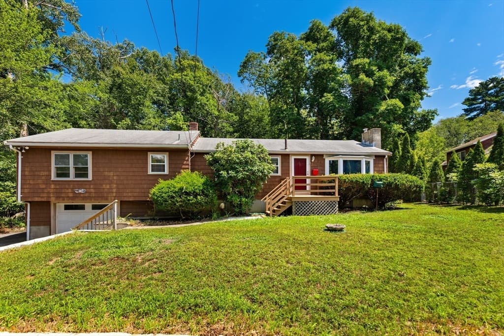 59 Holly St, Gloucester MA 01930