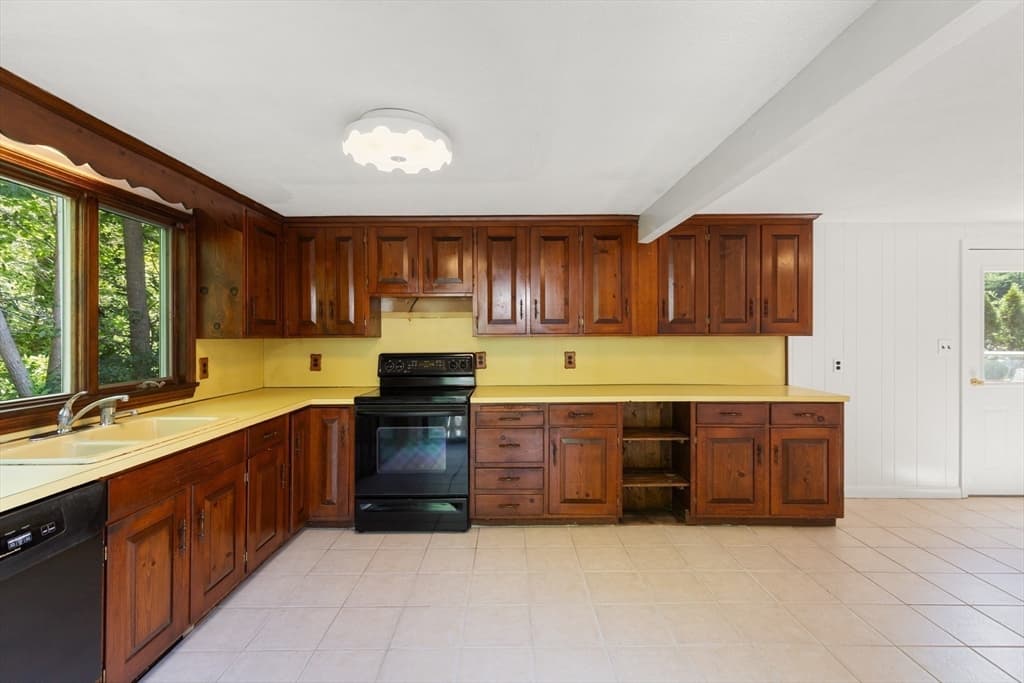 Single Family Residence at 59 Holly St, Gloucester MA 01930, Gloucester, photo 18 of 36