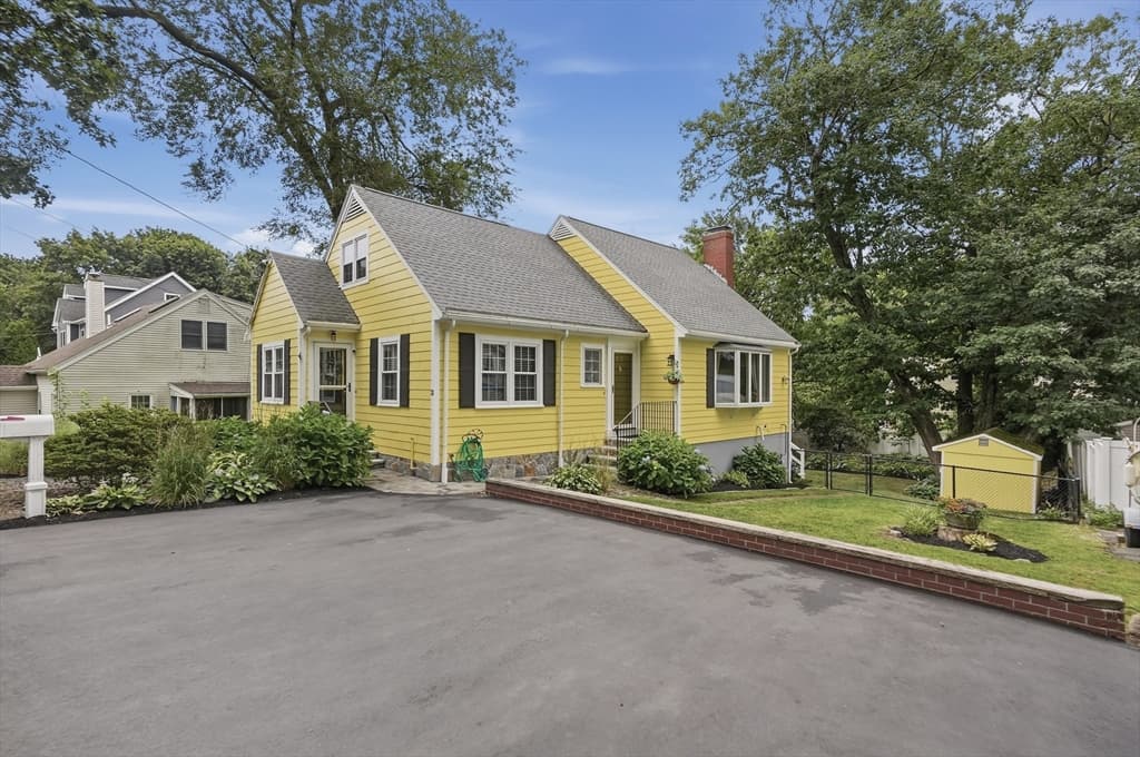 21 Oakwood Ave, Saugus MA 01906 photo 2