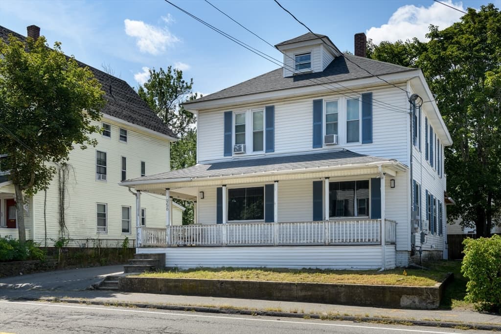 956 Main St, Clinton MA 01510