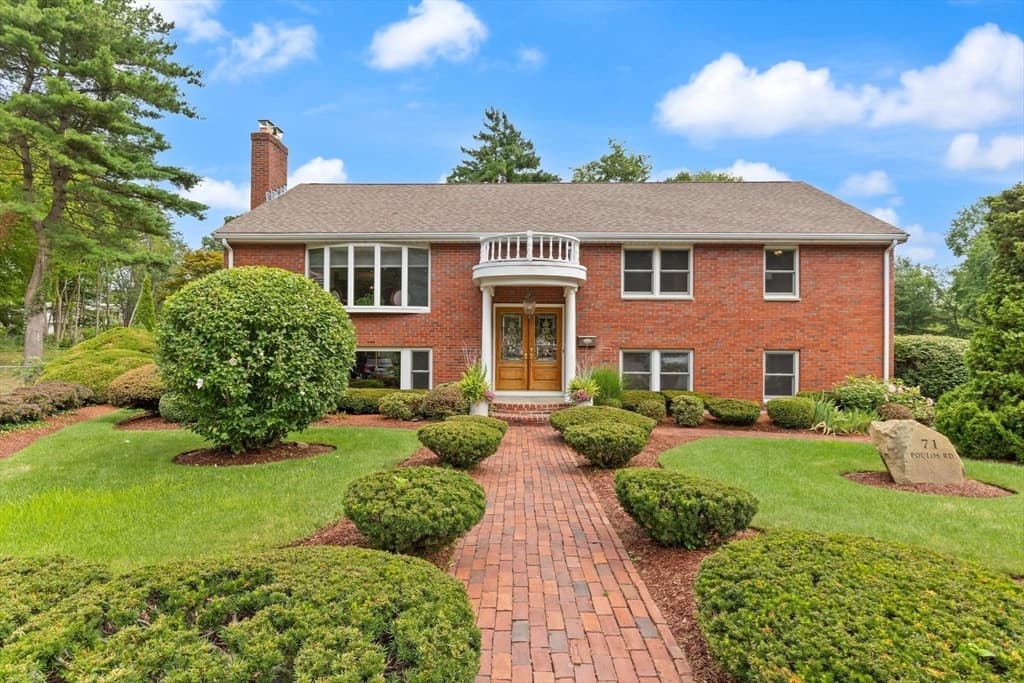 71 Poulos Rd, Braintree MA 02184