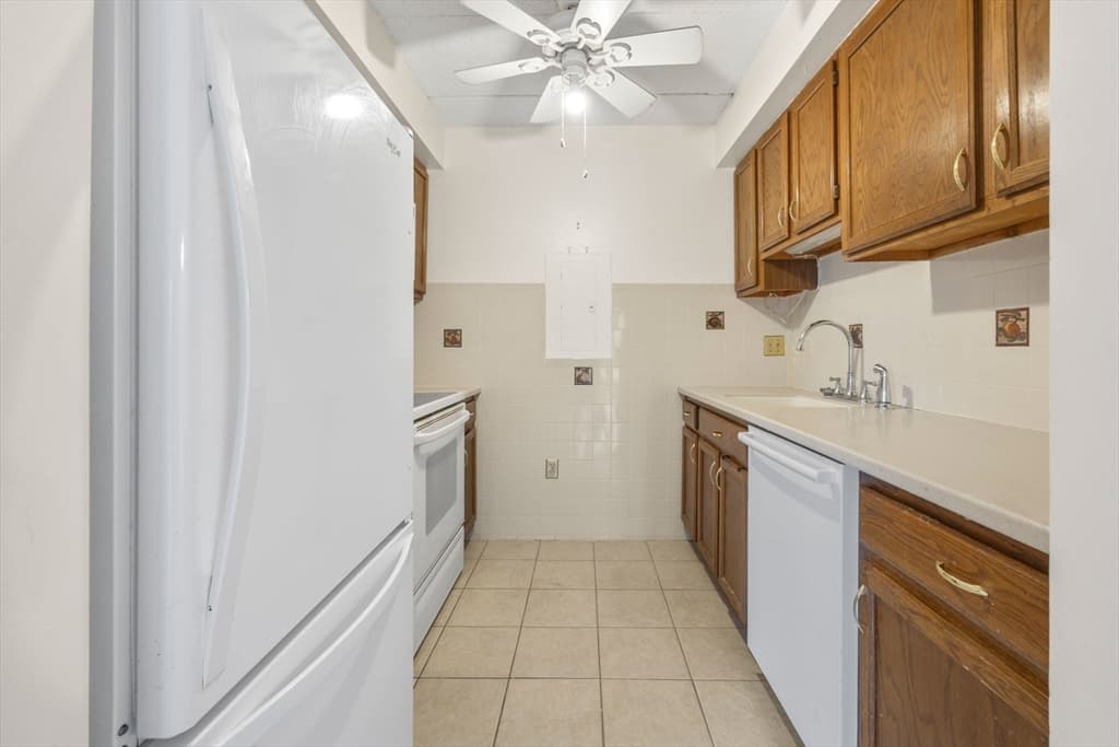 180 Green St # 406, Melrose MA 02176 photo 10