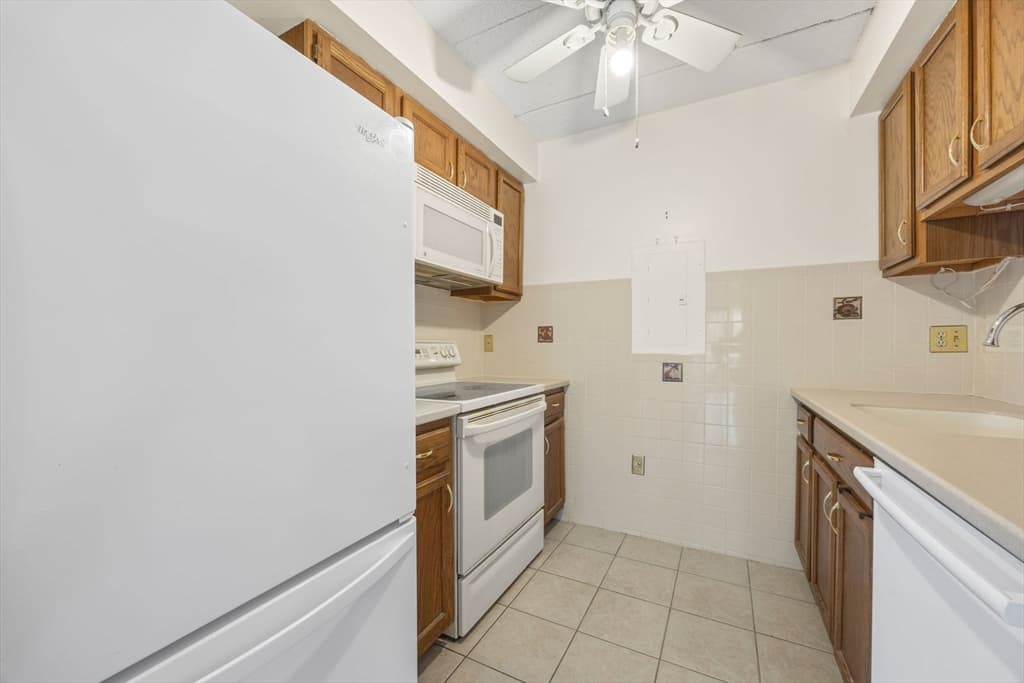 180 Green St # 406, Melrose MA 02176 photo 11