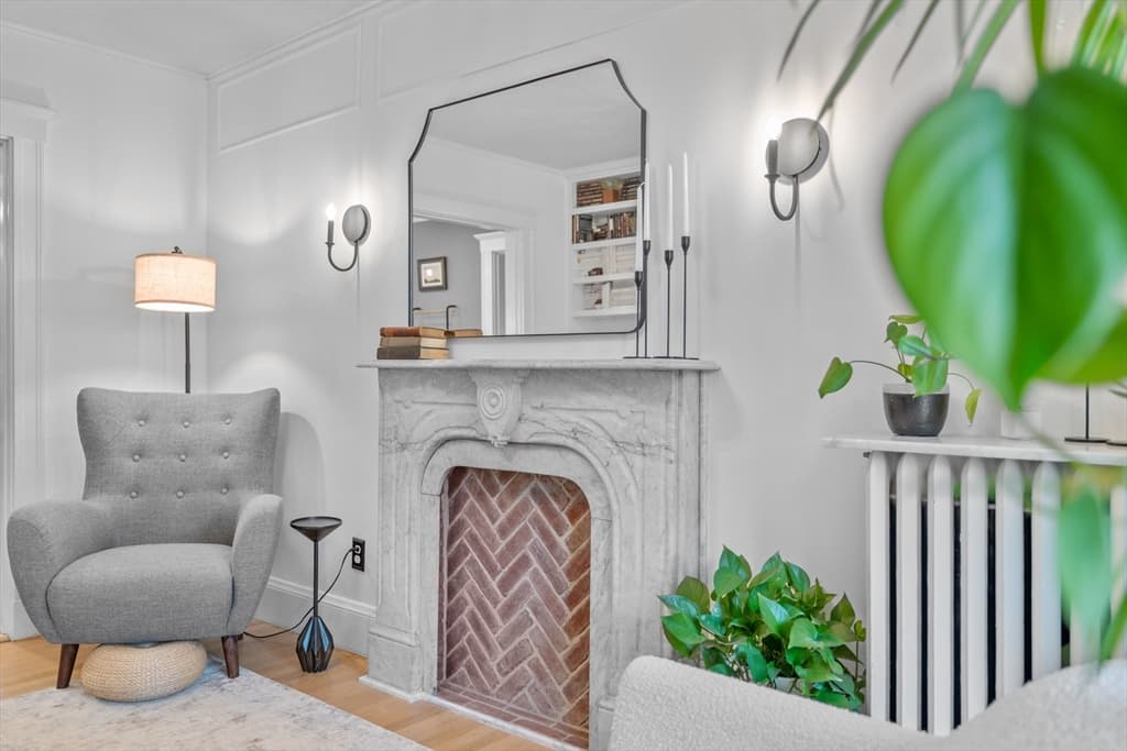 427-429 S Huntington Ave # 1, Boston MA 02130
