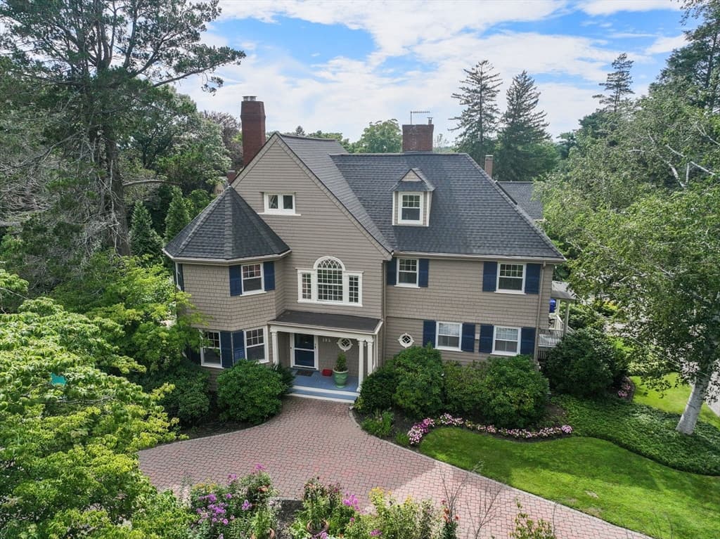 105 Randolph Ave, Milton MA 02186 photo 2