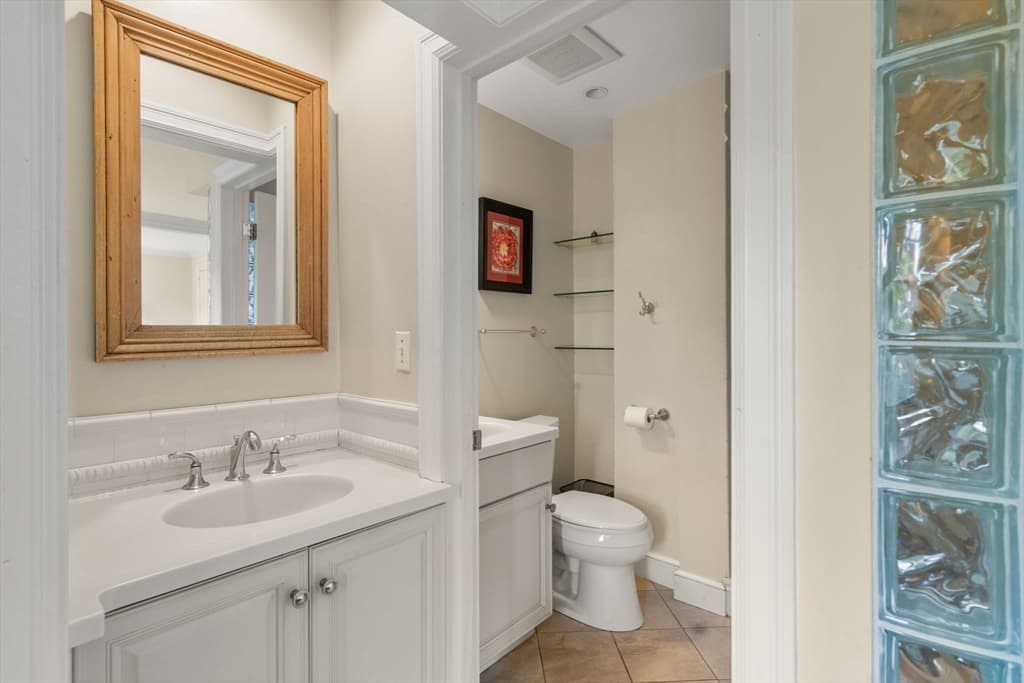 105 Randolph Ave, Milton MA 02186 photo 16