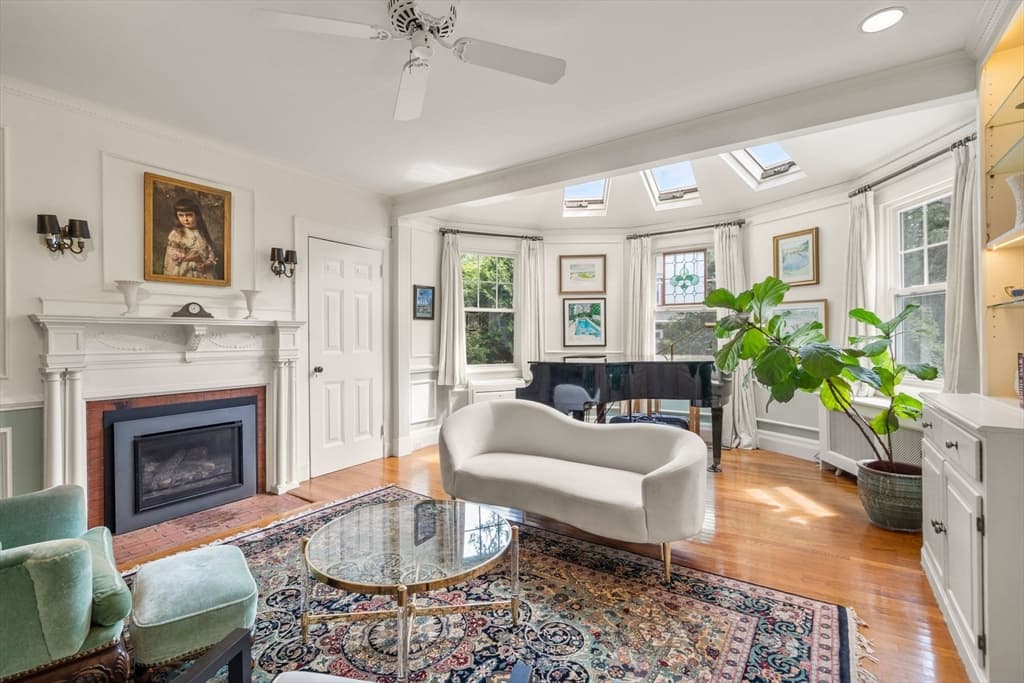 105 Randolph Ave, Milton MA 02186 photo 3