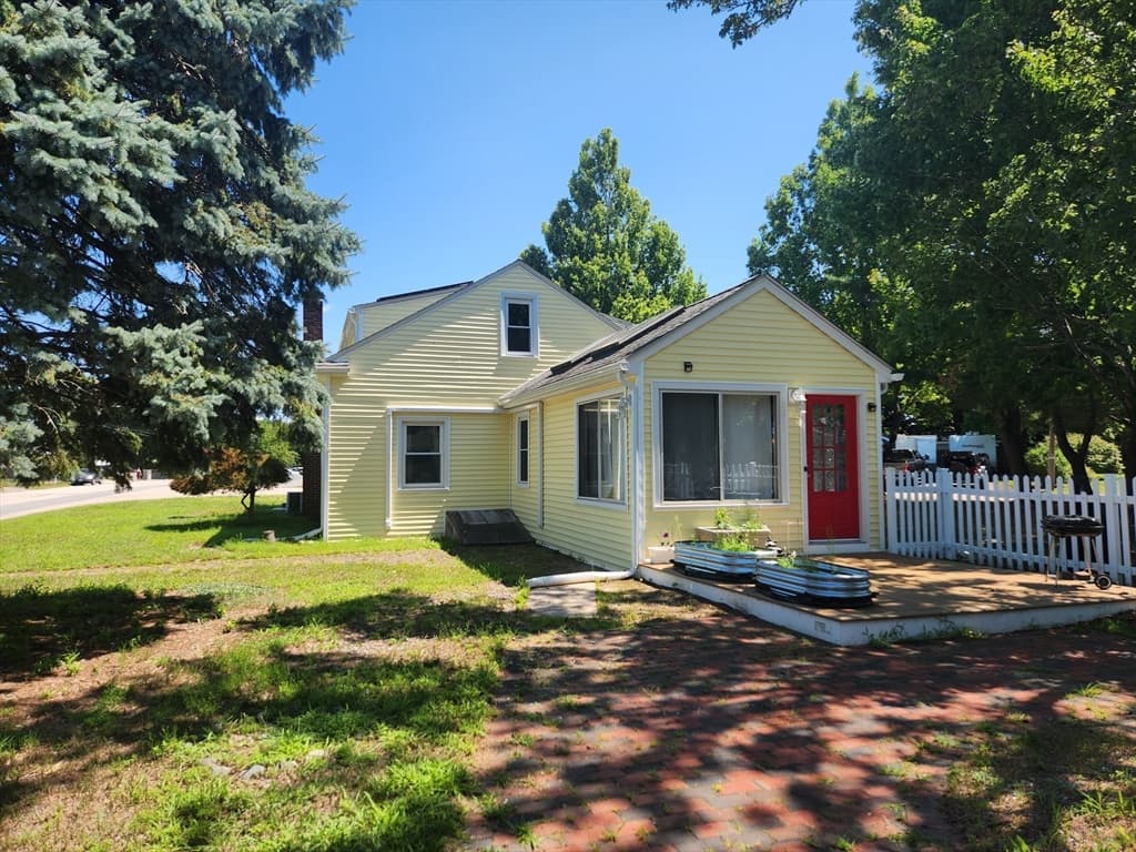 48 Captain Courtois Dr, Attleboro MA 02703 photo 5