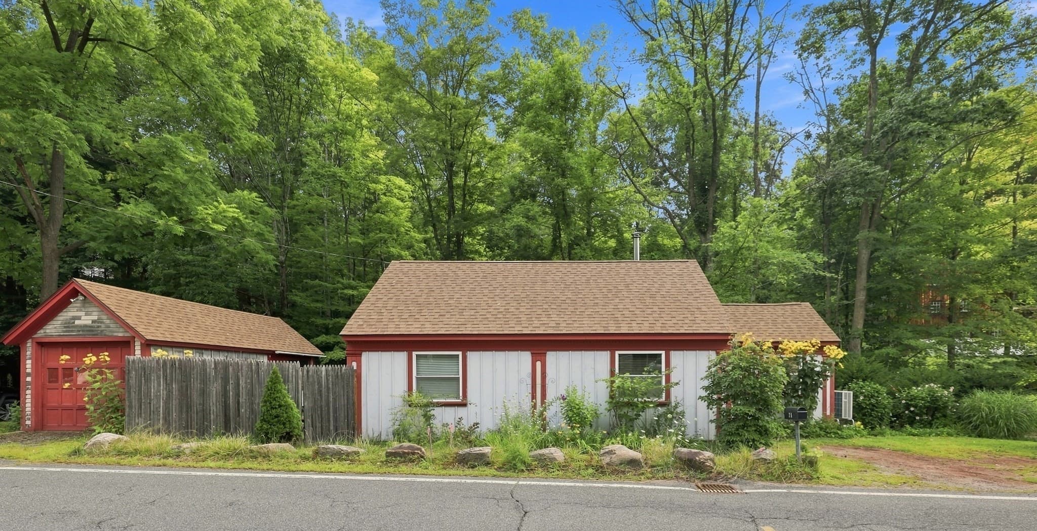 25 North St, Erving MA 01344