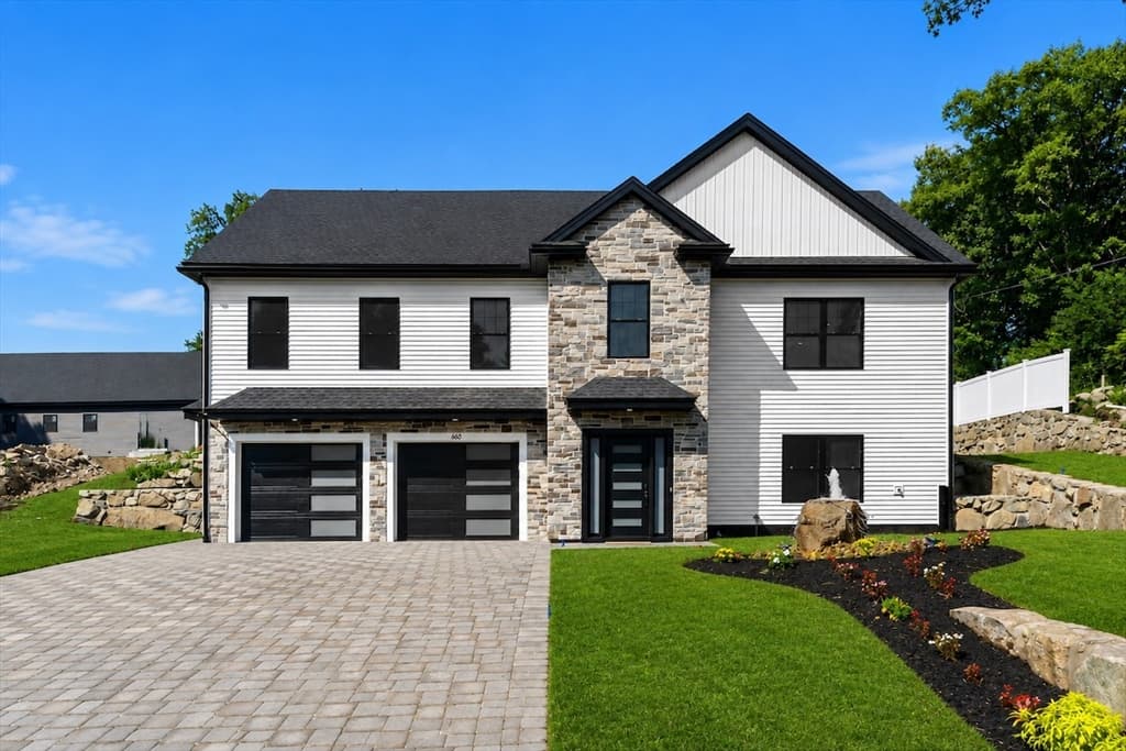 660 Hildreth St, Dracut MA 01826
