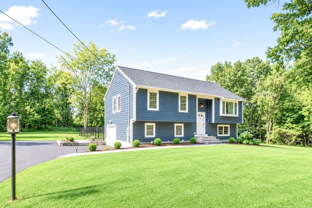 174 Bent St, Franklin MA 02038 photo 3