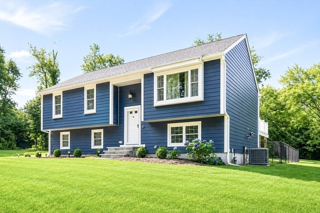 174 Bent St, Franklin MA 02038