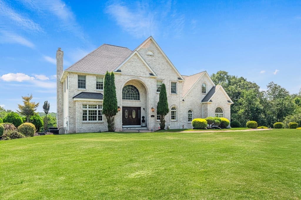385 Scott Rd, Cumberland RI 02864